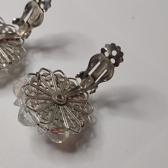 Pretty Vintage Glass Clip On Earrings - Picture 11 of 12